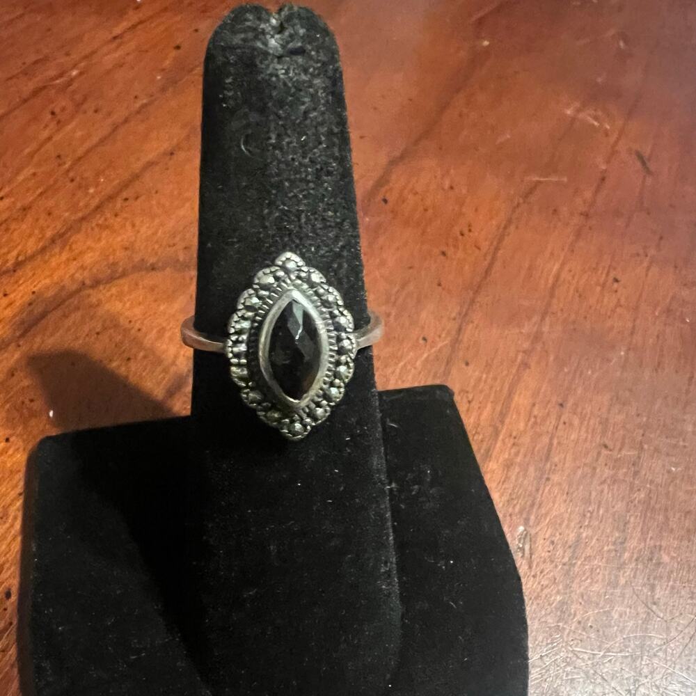 Vtg Silver 925 Marked & Onex Ring Hippie Dark Feminine Old Money Elegant Retro